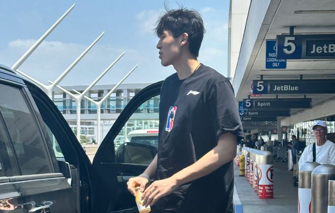 杨瀚森启程纽约